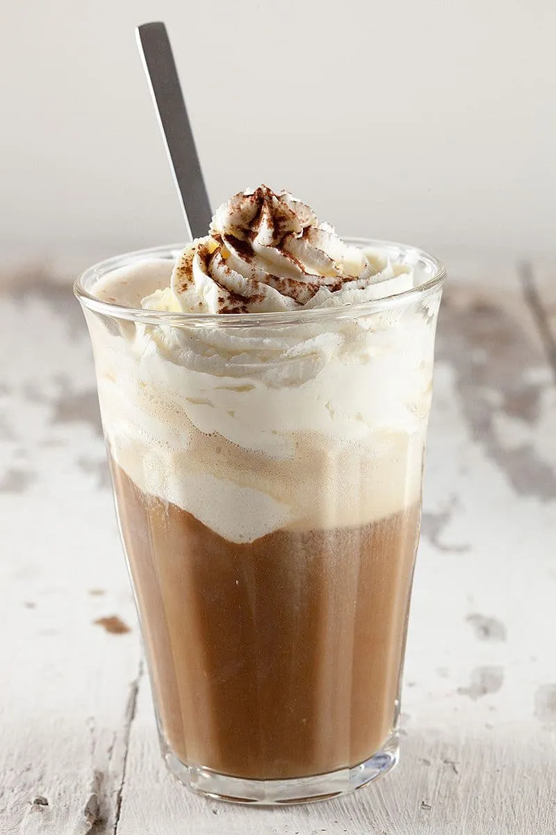 Ijskoffie met vanille ijs