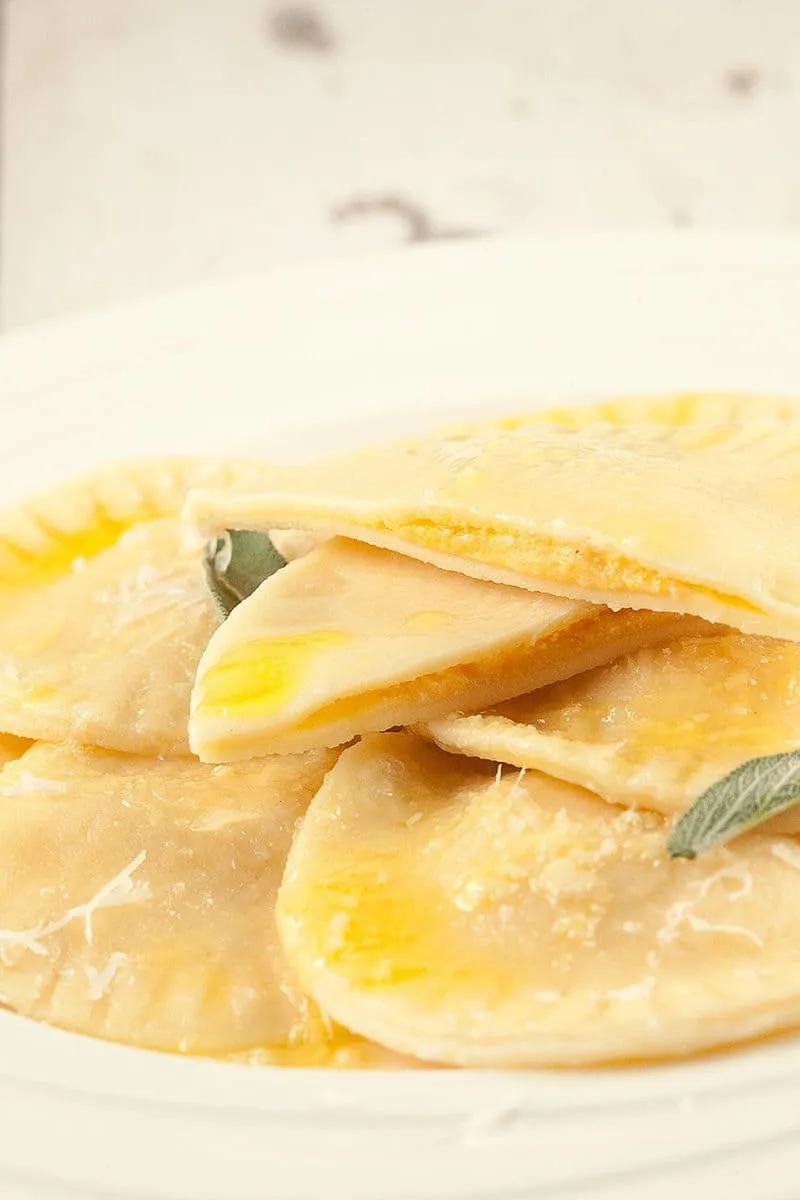 Pompoenravioli met salieboter