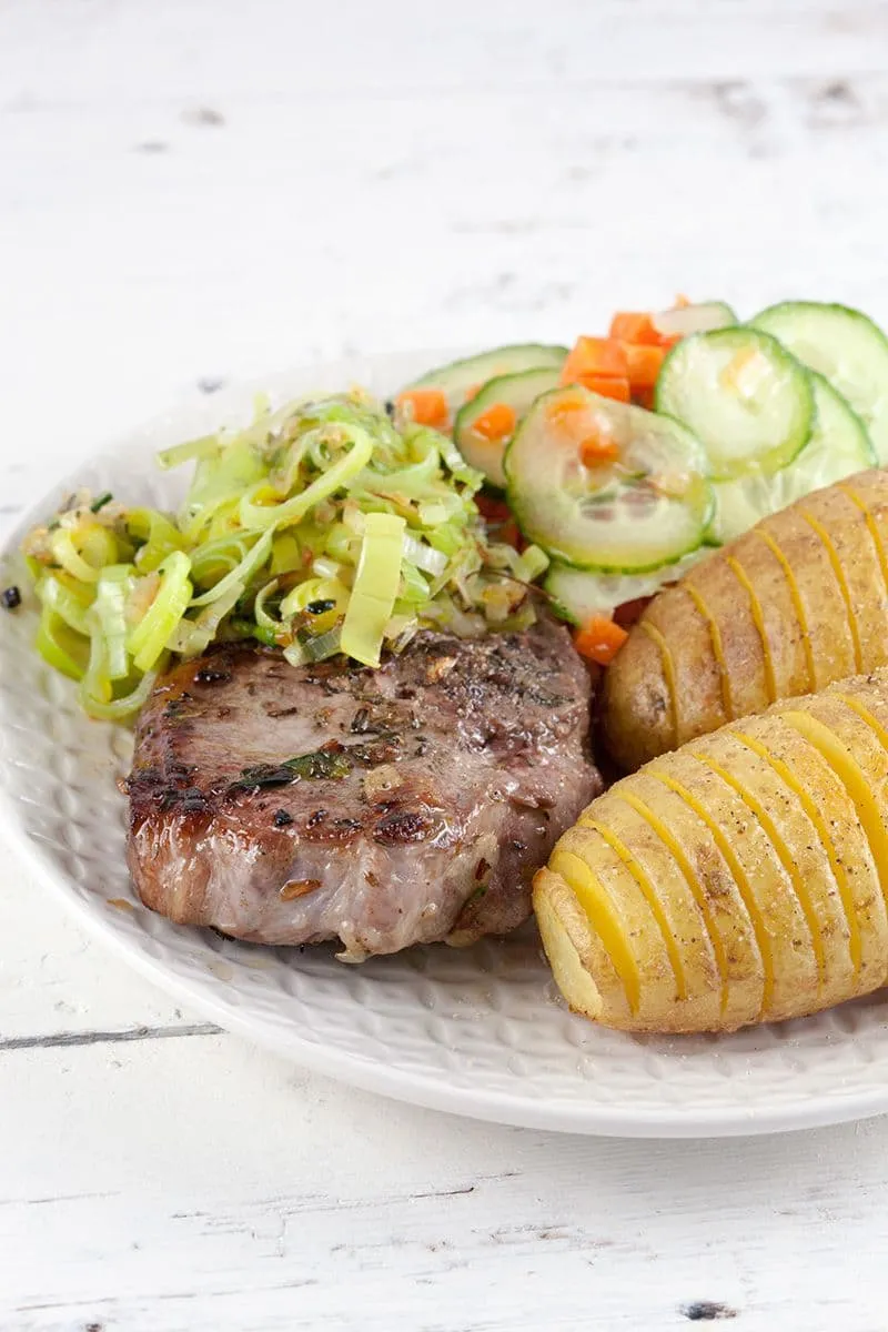 Lamskarbonade met hasselback aardappelen