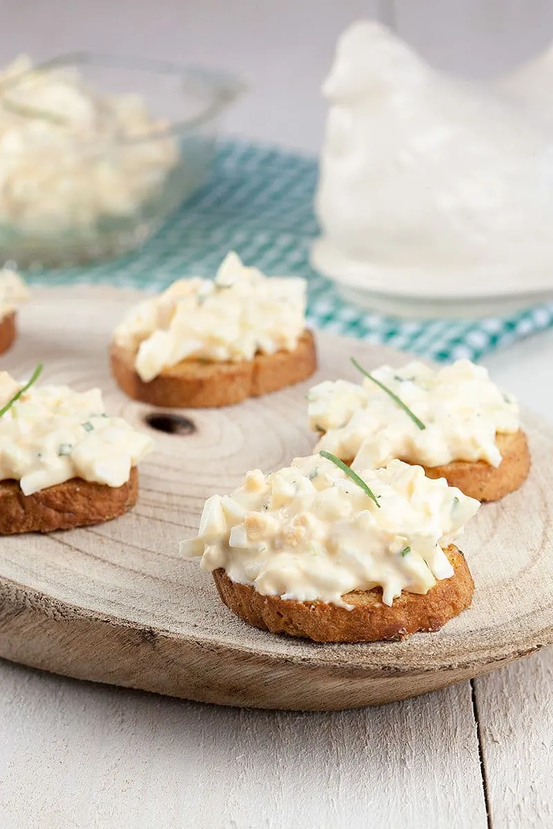 Zelfgemaakte eiersalade maken