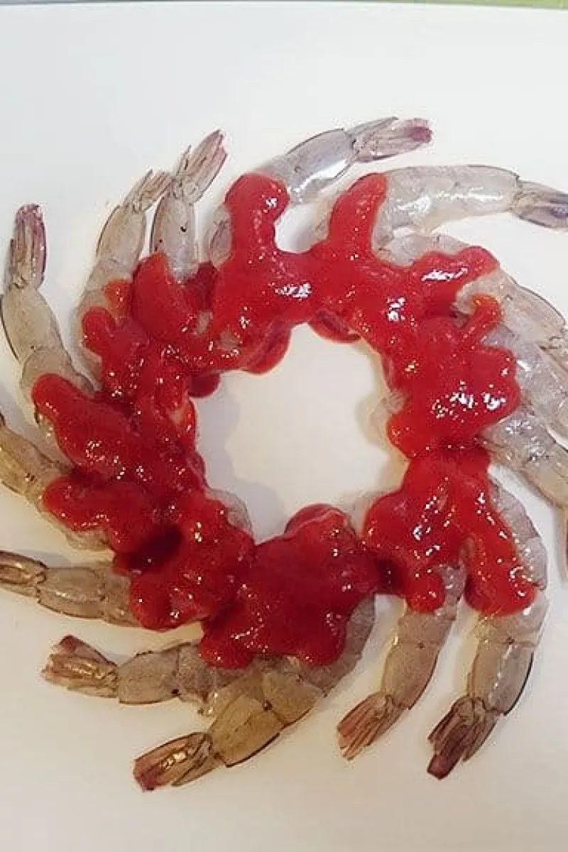 Pikante garnalen in een knapperig jasje met saus