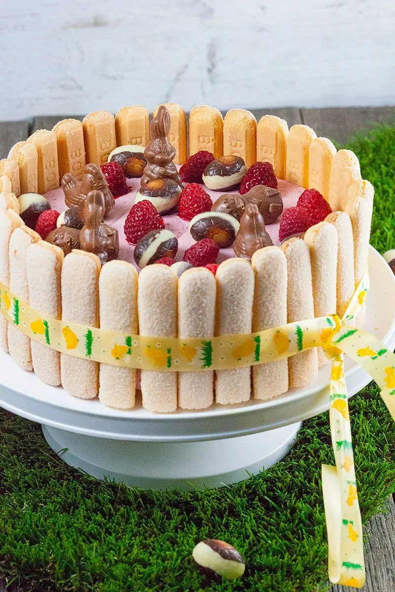 Frambozen Charlotte Russe voor Pasen