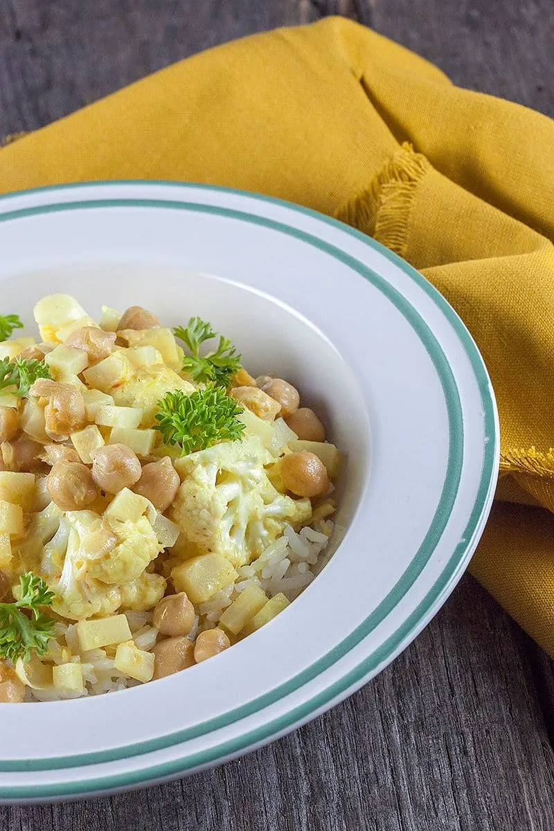 Indiase curry van bloemkool en kikkererwten