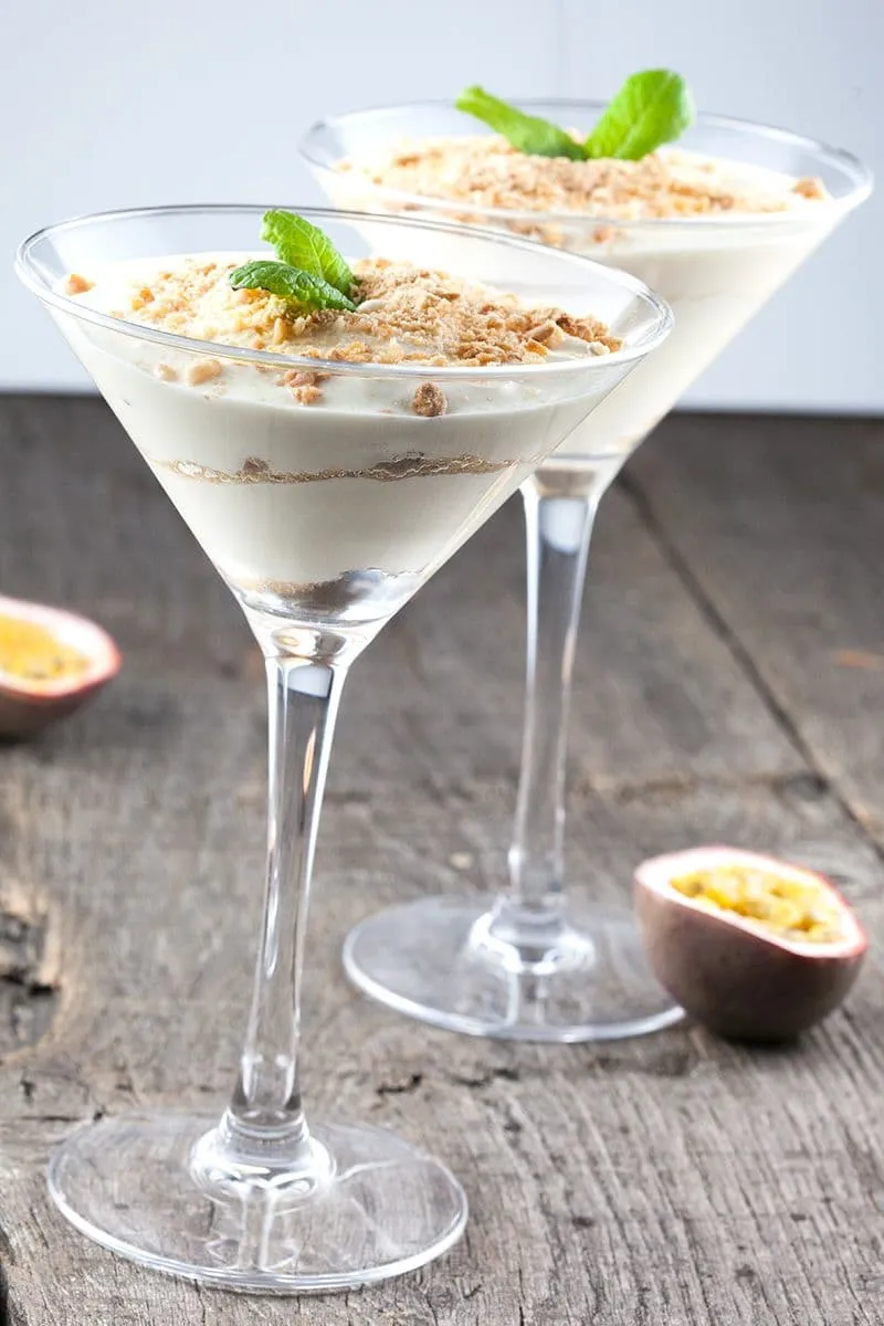 Passievrucht en Griekse yoghurt mousse