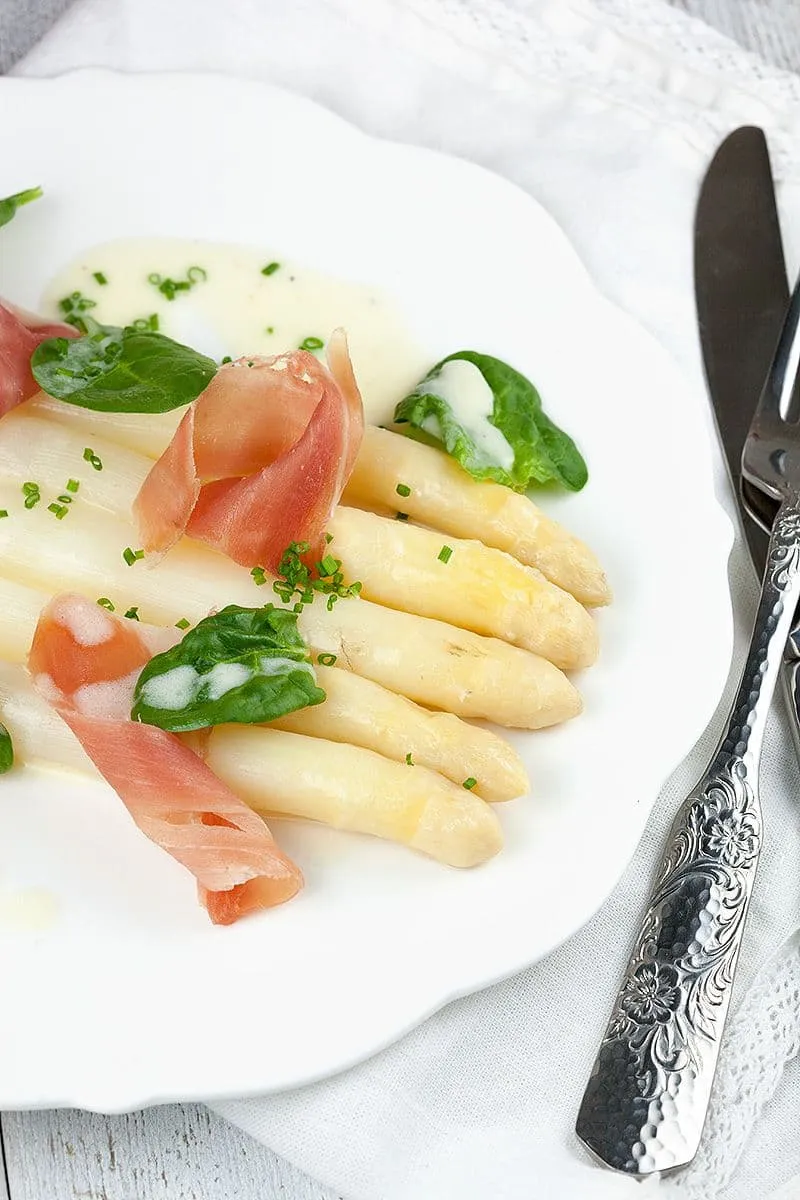 Witte asperges met Serrano ham