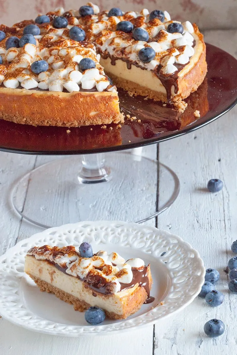 Cheesecake met chocolade en marshmallows