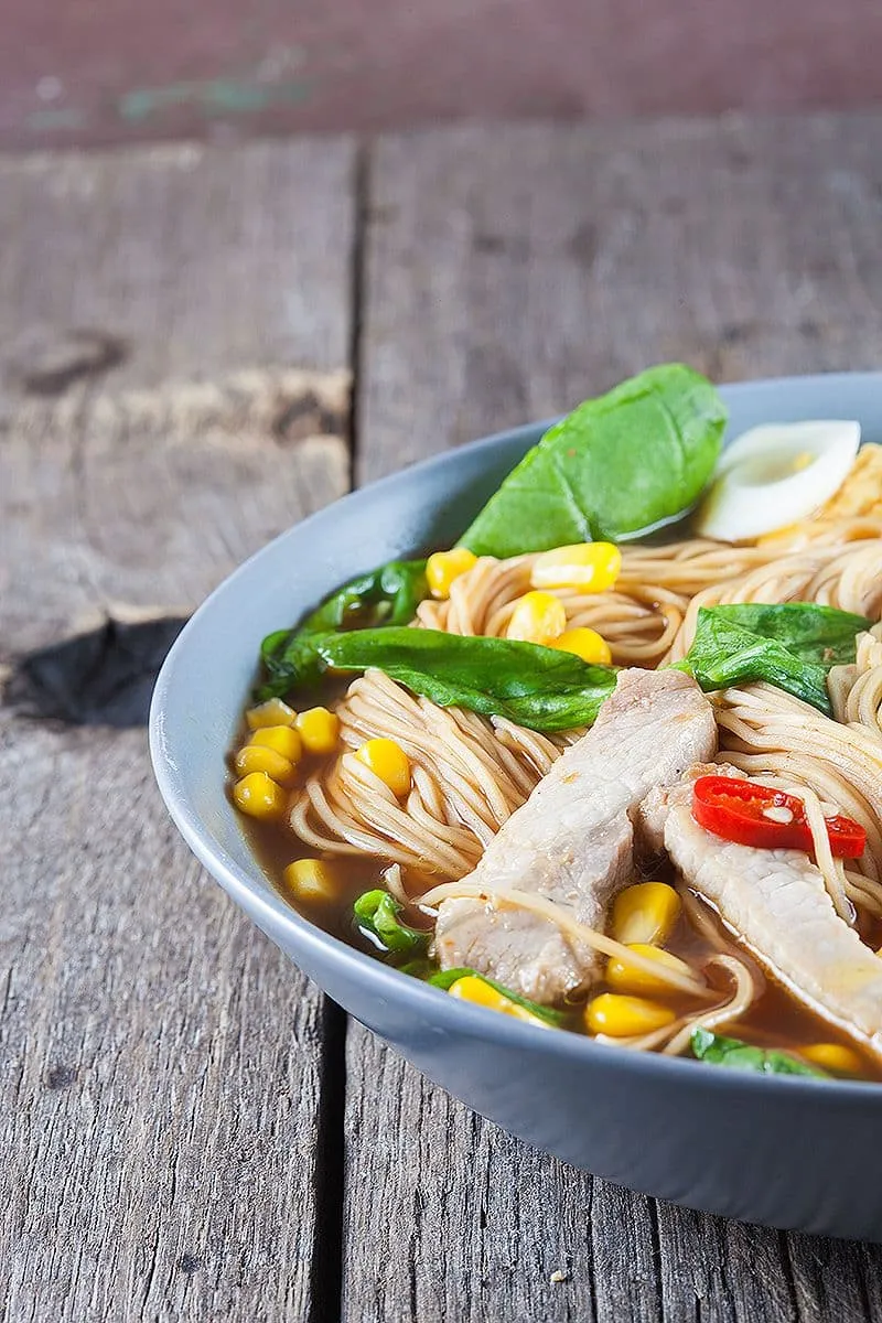 Noedelsoep (ramen) met varkensvlees