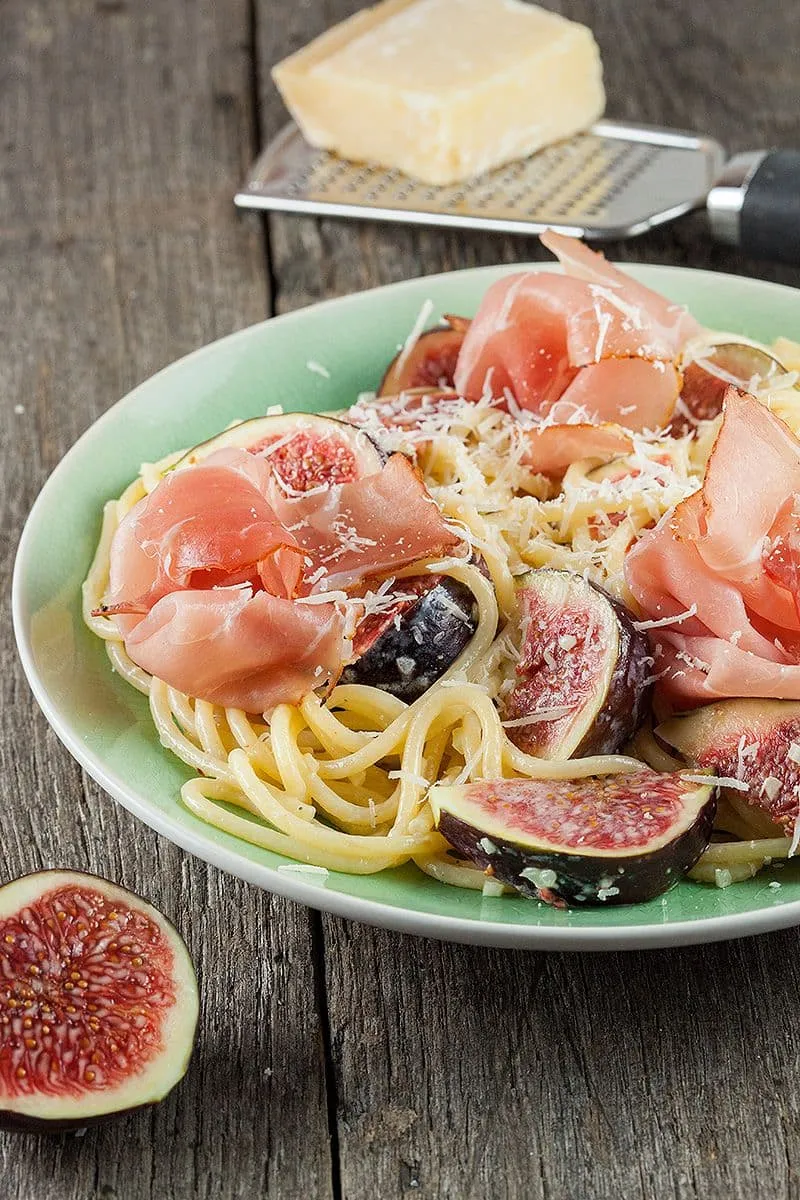 Pasta met ham en verse vijgen