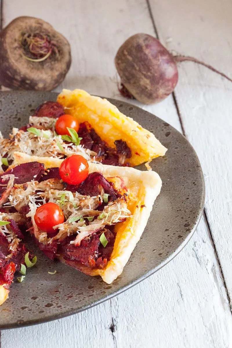 Rode biet en kip plaattaart