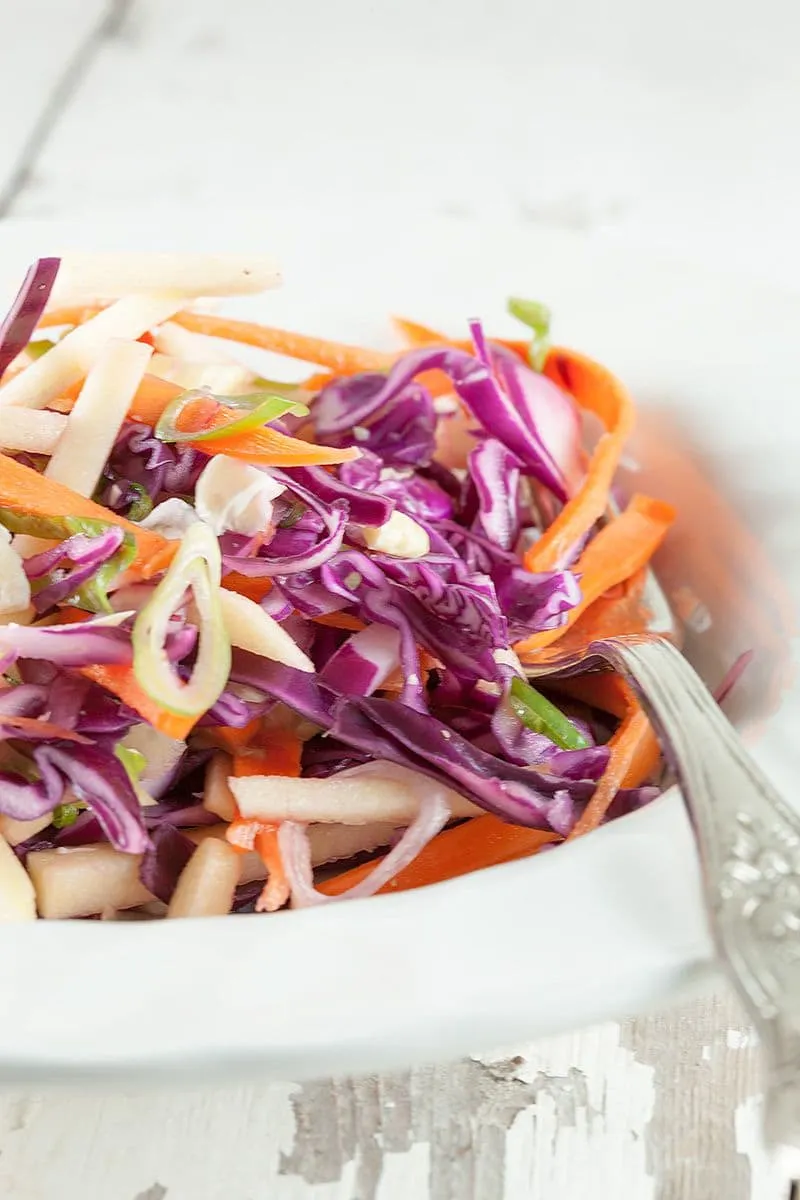 Salade met rode kool en wortel