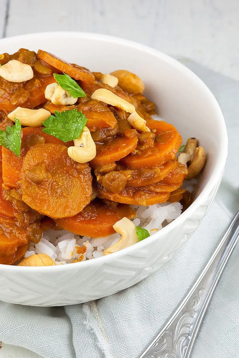 Vegetarische wortel en linzen stoof