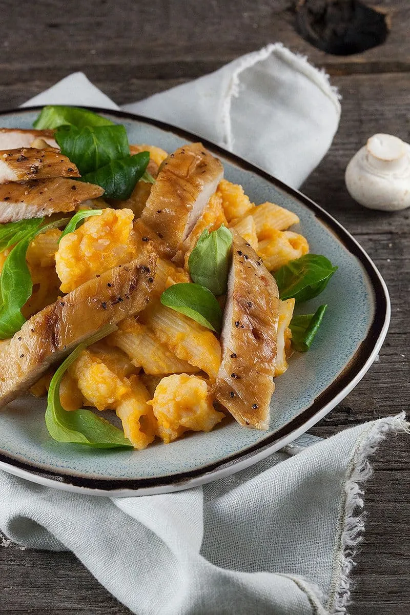 Pasta met makreel en zoete aardappel