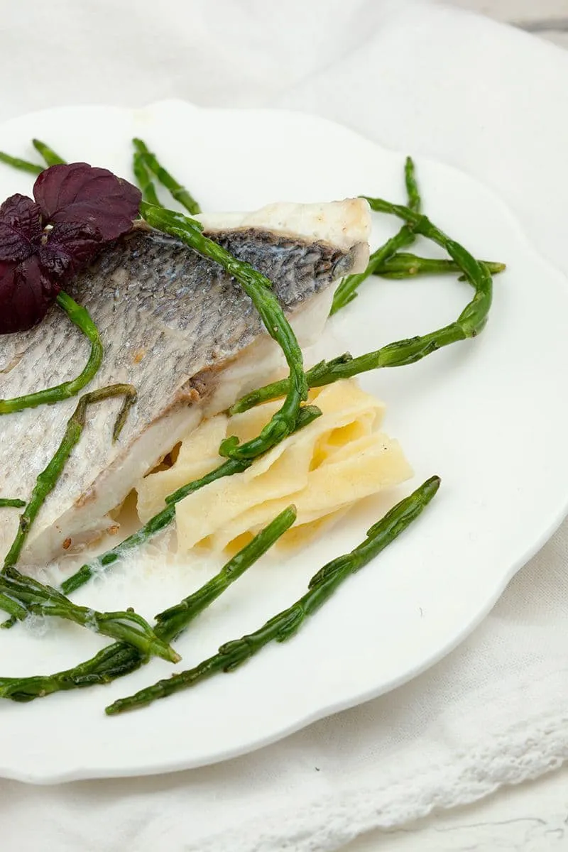 Dorade met verse pasta en zeekraal