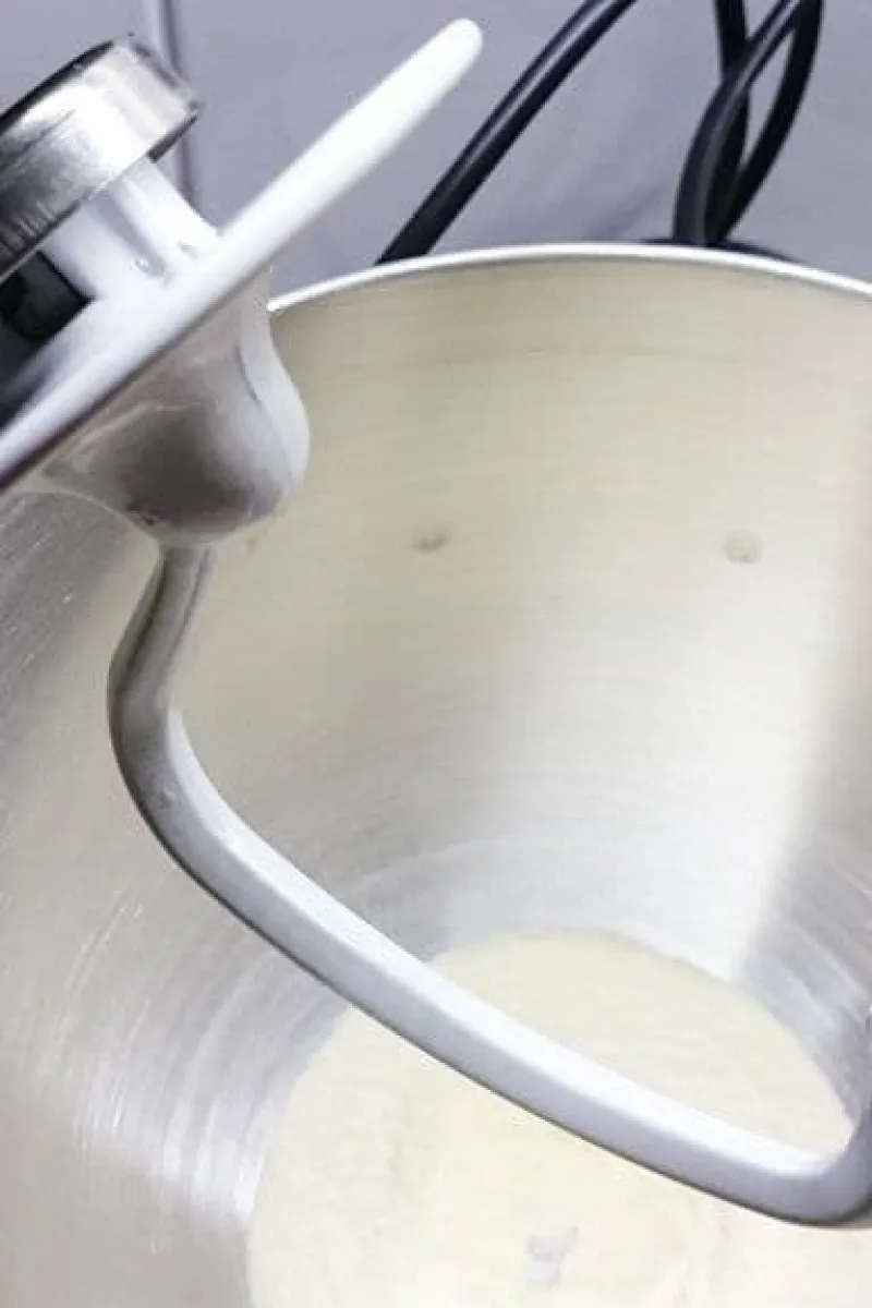 Keukenmachine met deeghaak