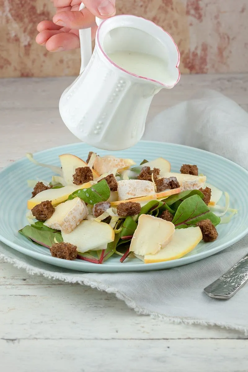 Witlof en appelsalade met karnemelk dressing