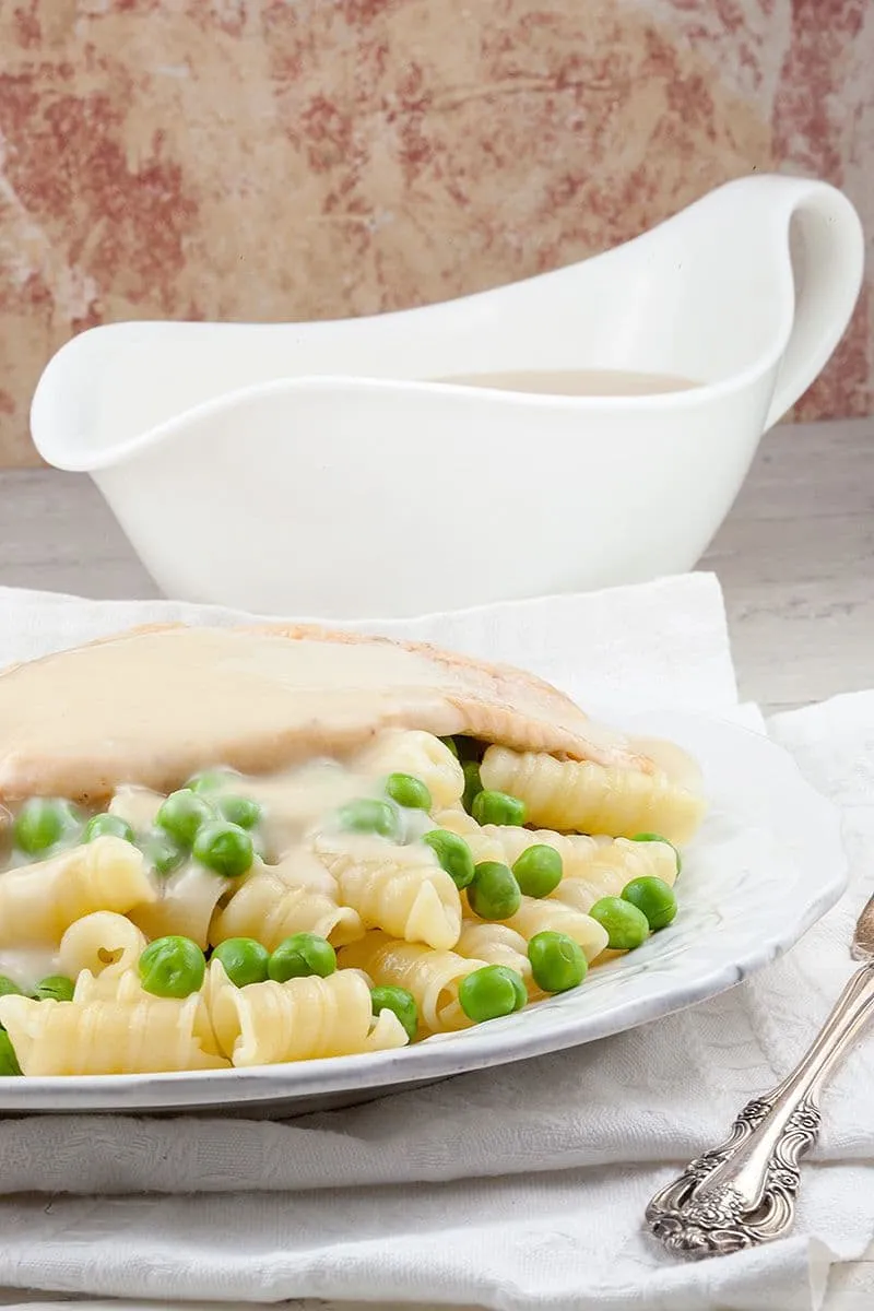 Mierikswortel-roomsaus met zalmforel