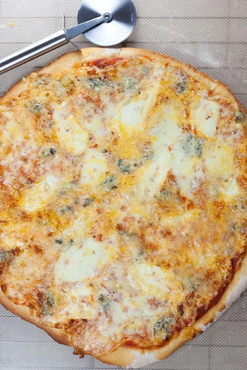 Quattro formaggi pizza