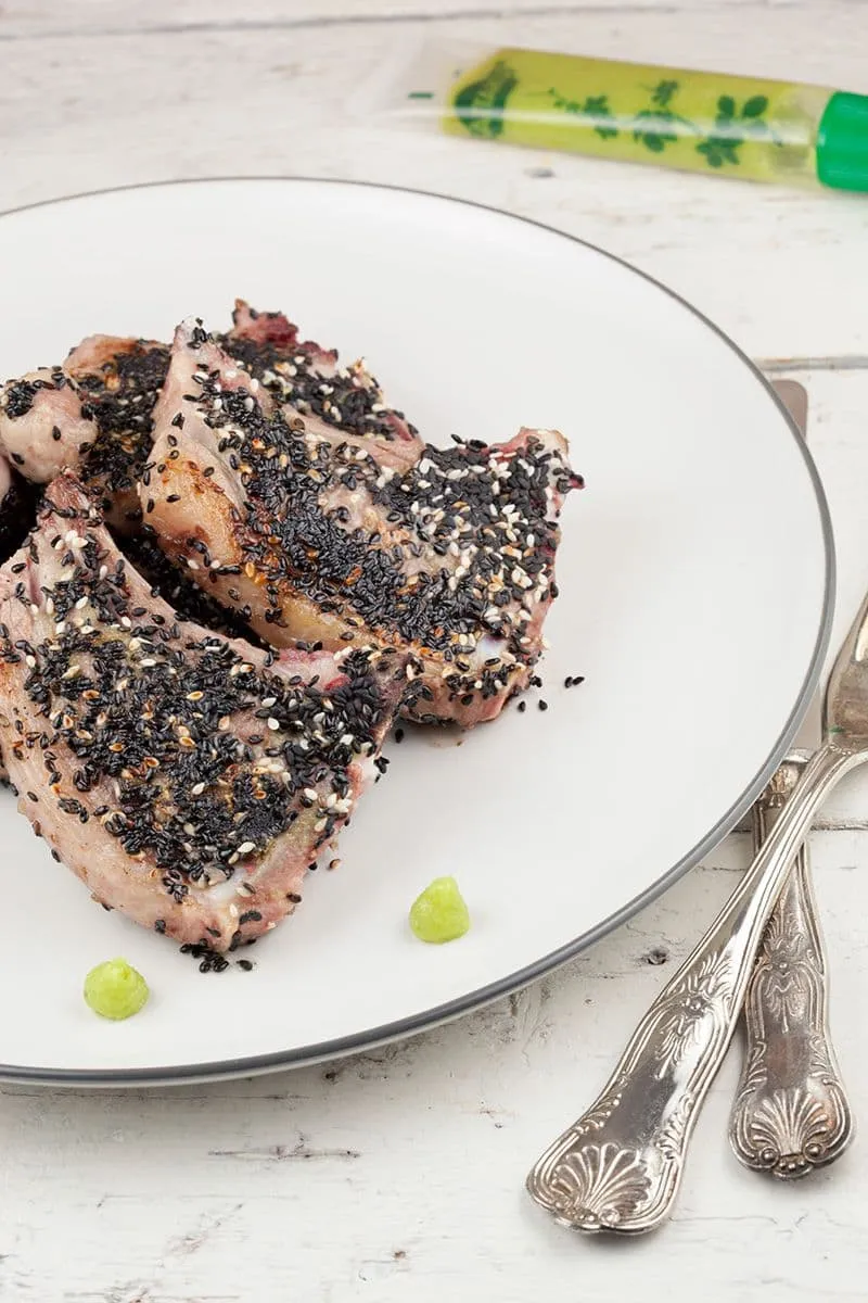Lamskarbonade met wasabi en sesam