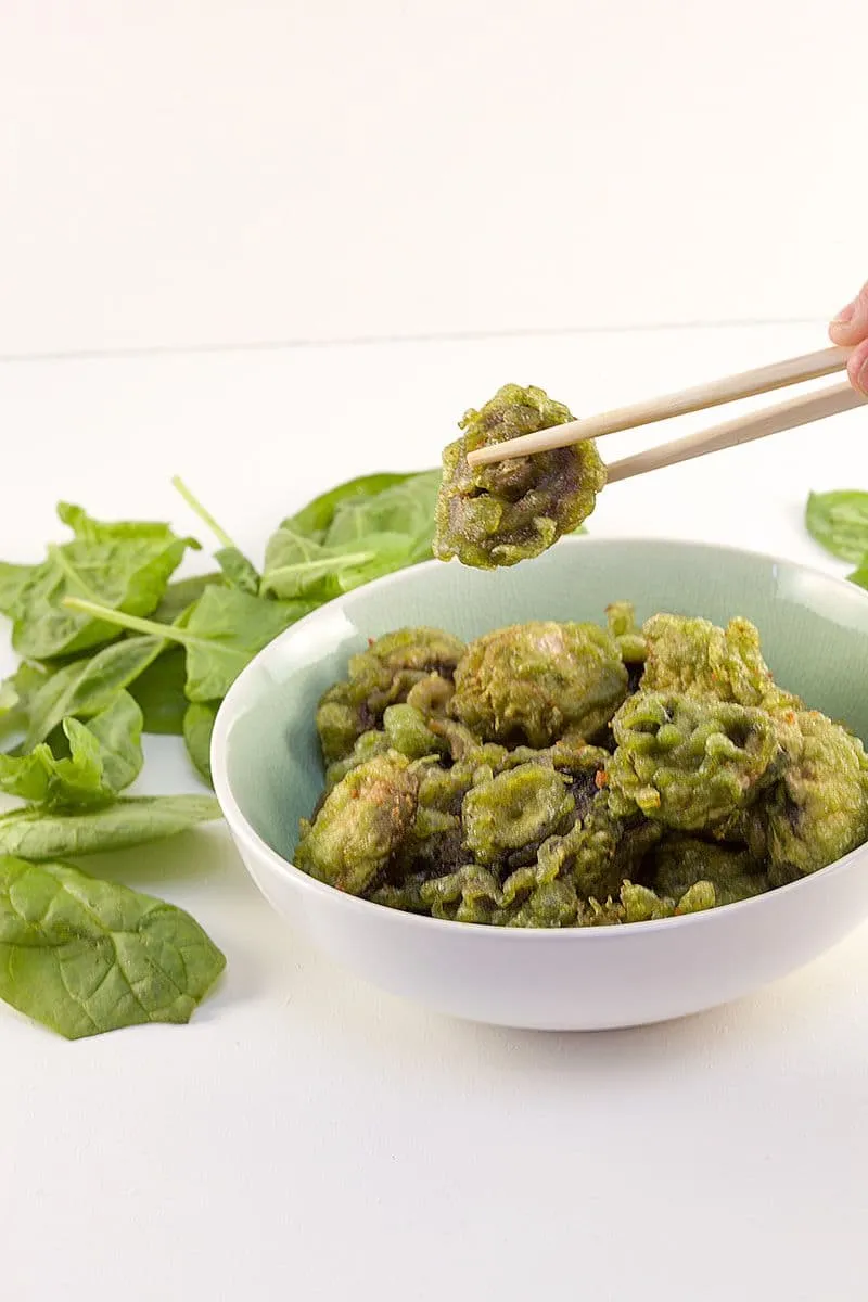 Tempura van champignons en spinazie