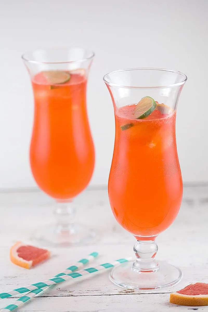 Grapefruit Aperol cocktail met limoen