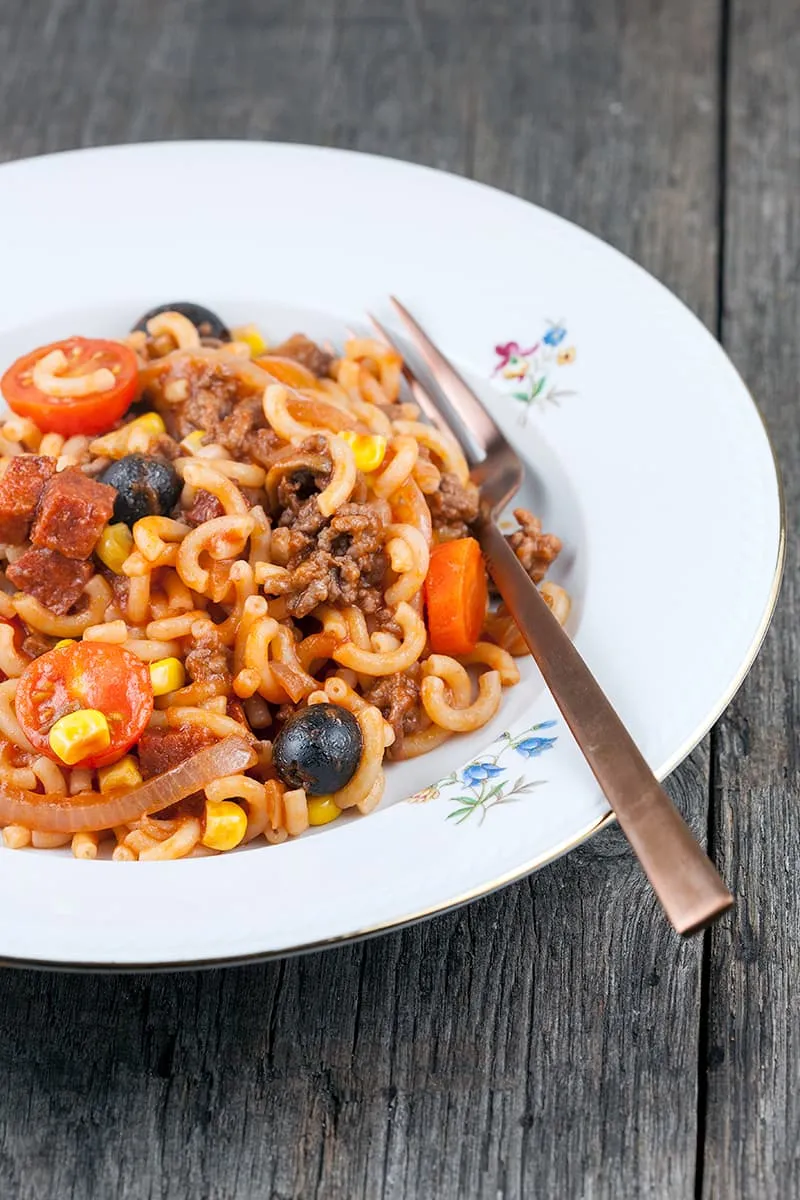 Macaroni met chorizo en tomaat