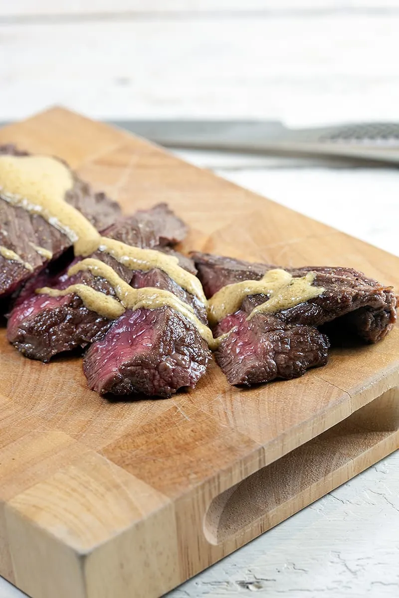 Bavette met mosterdsaus