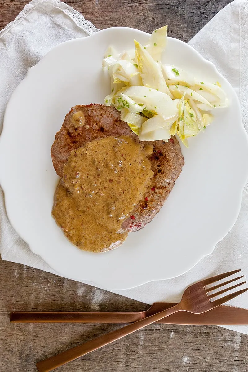 Biefstuk met roze pepersaus