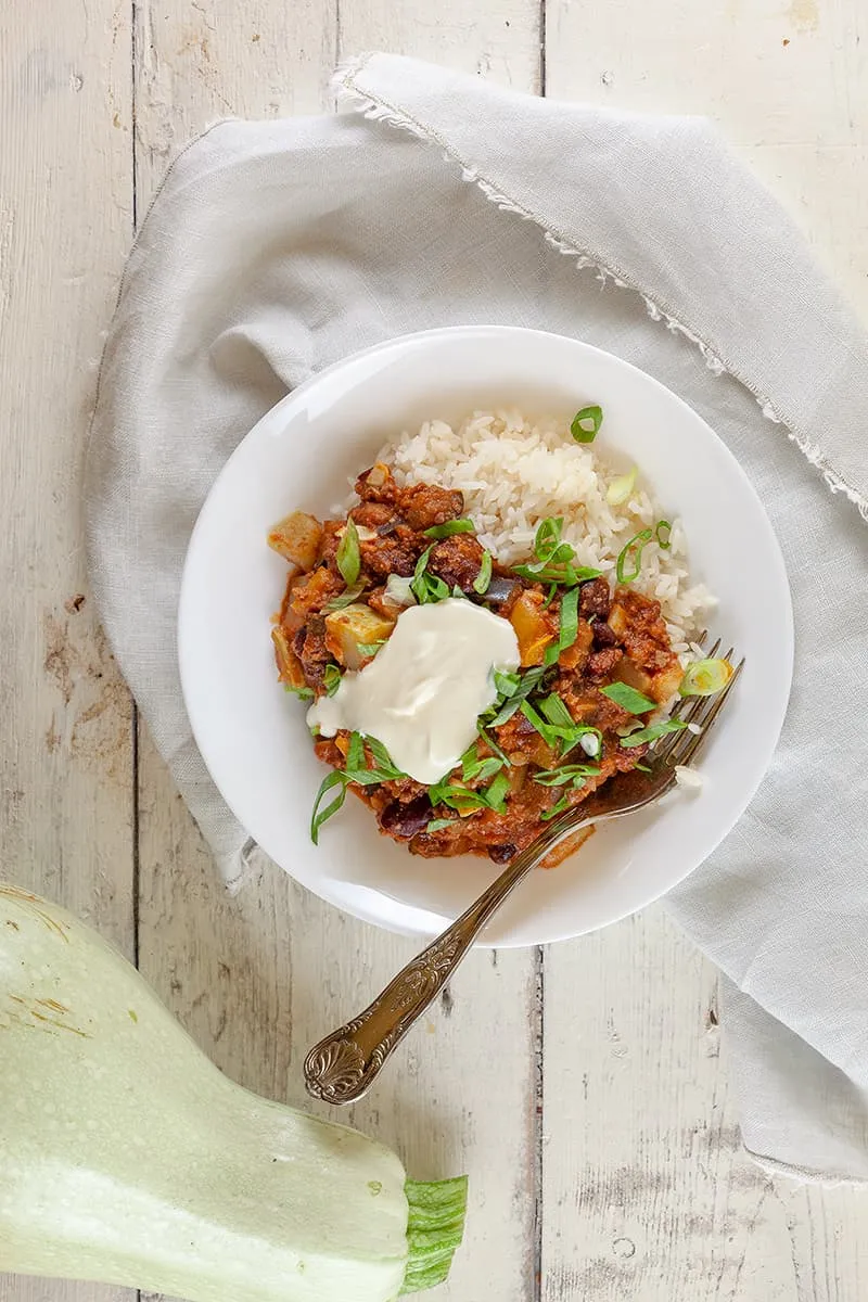 Chili con carne met witte courgette