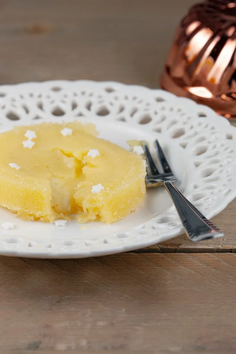 Witte chocolade en yuzu lava cake