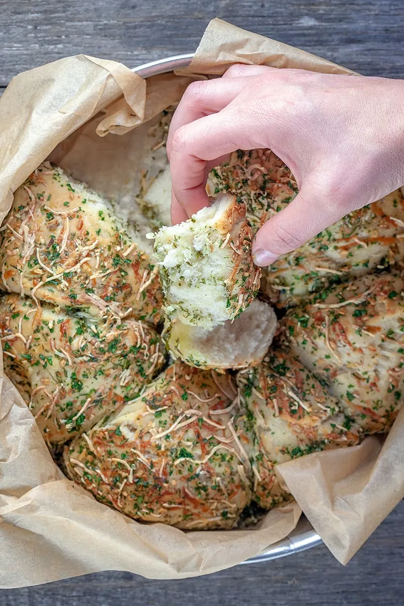 Knoflookbrood met kruiden