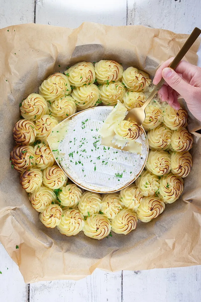 Ovengebakken camembert met pommes duchesse