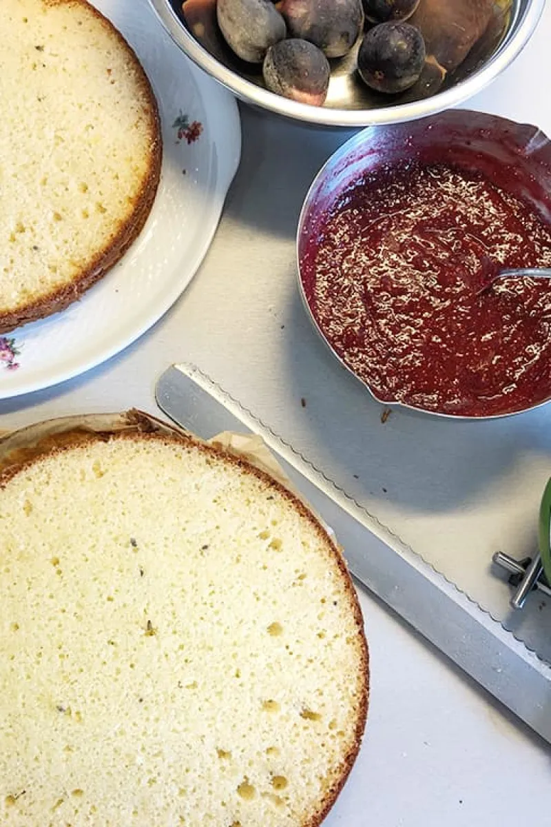 Olijfoliecake met mascarpone en vijgen maken