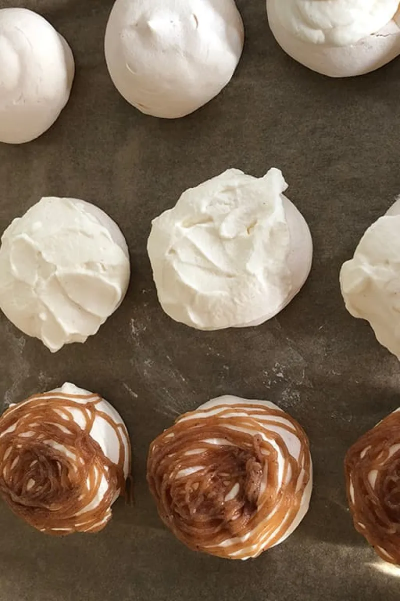 Het maken van het Mont blanc dessert