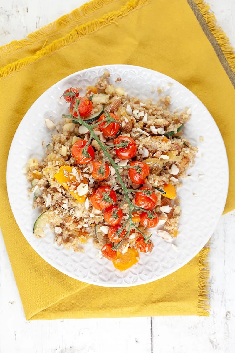 Kruidige couscous met geroosterde tomaatjes