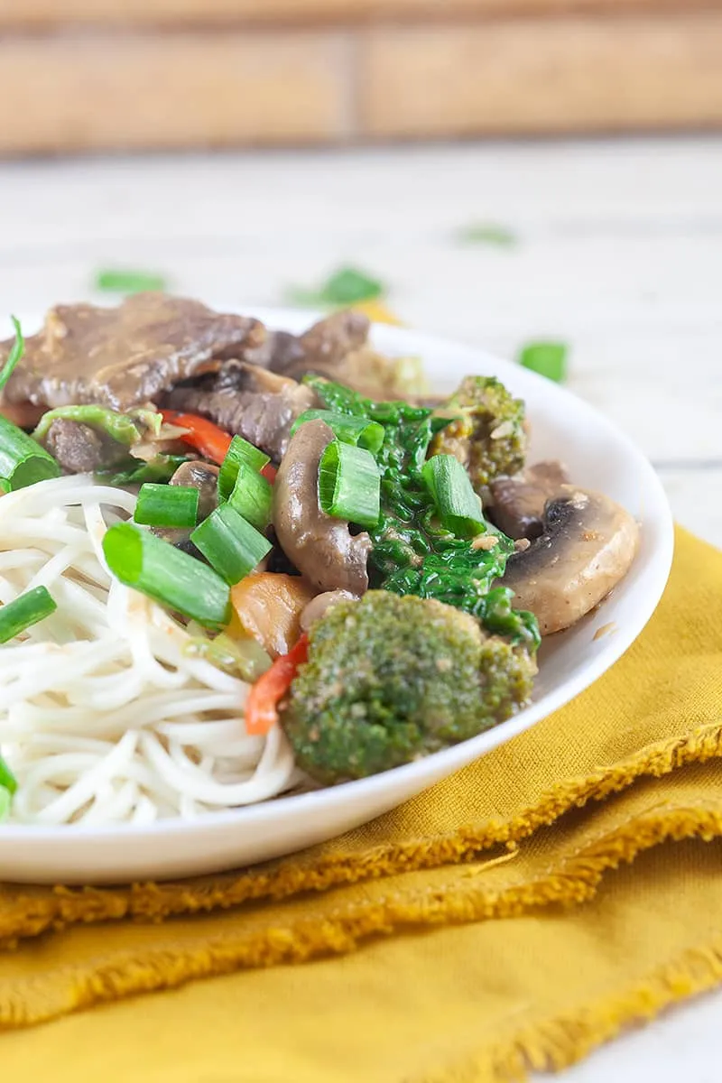 Biefstuk uit de wok met pindasaus