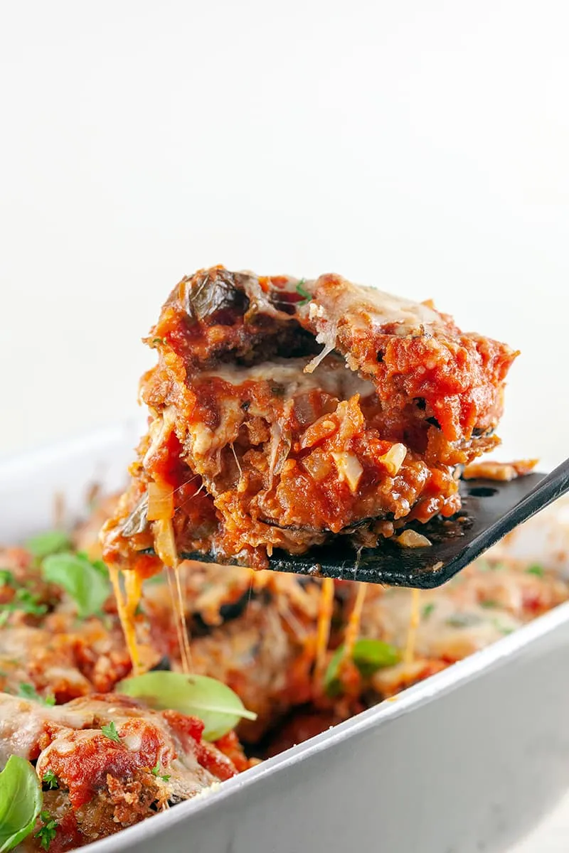 Parmigiana van gefrituurde aubergines