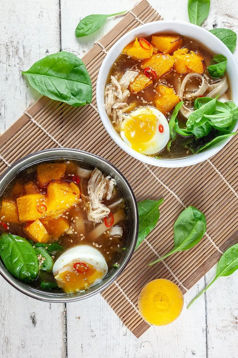 Noedelsoep met spinazie en kip