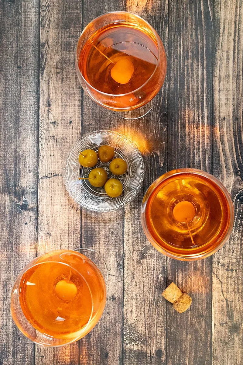 Cocktail van Aperol Spritz en appel cider