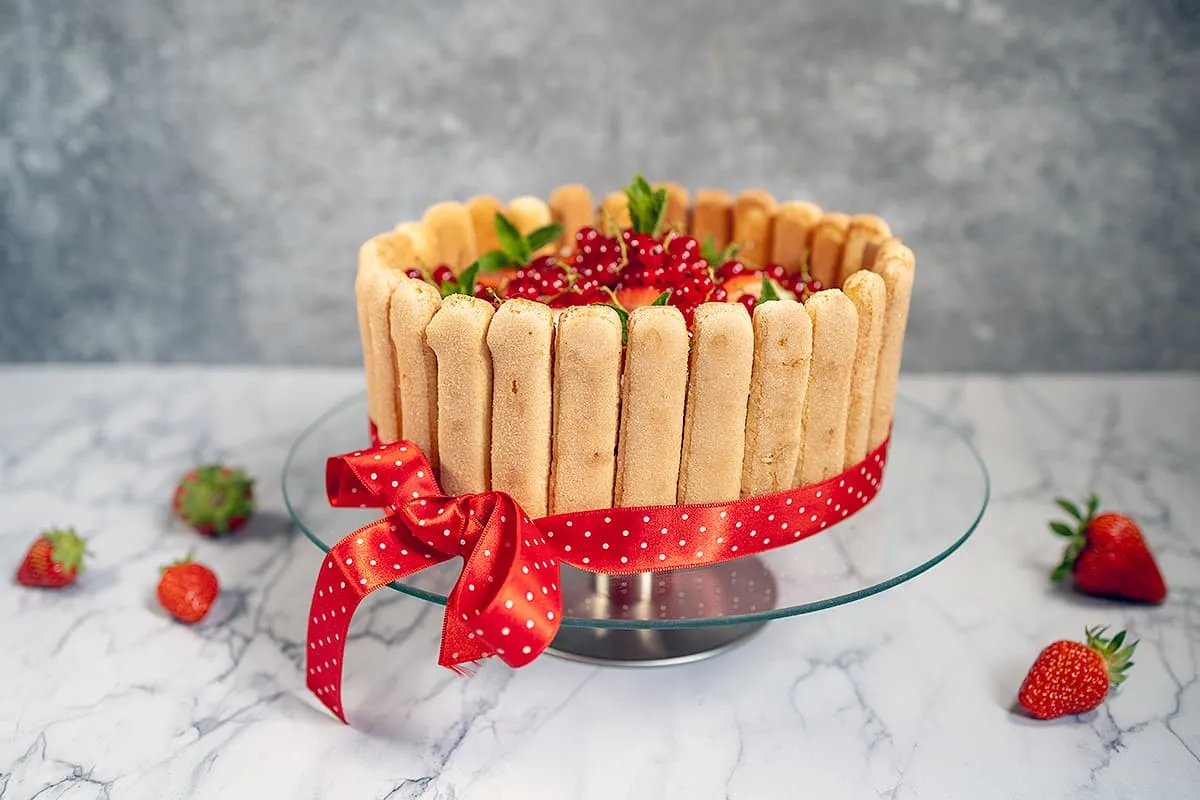 Zelf Charlotte Russe met rood fruit maken