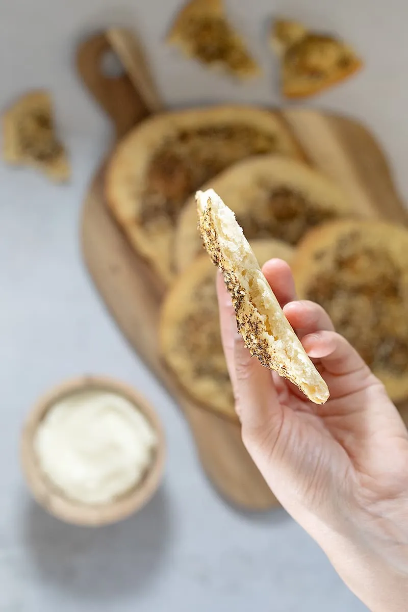 Man'Ouche: Libanees platbrood - luchtig brood met za'atar