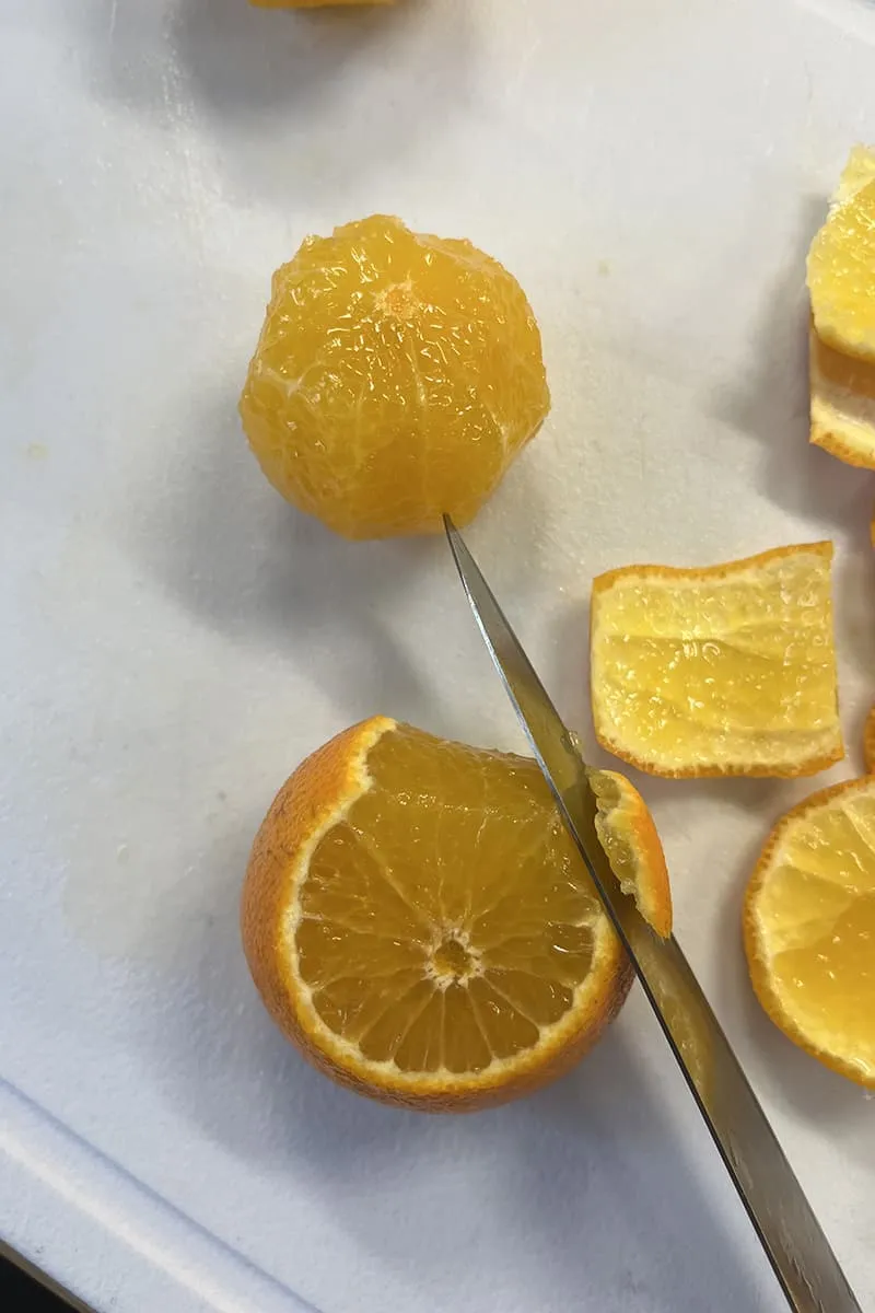 Mandarijn in partjes snijden - stap 1