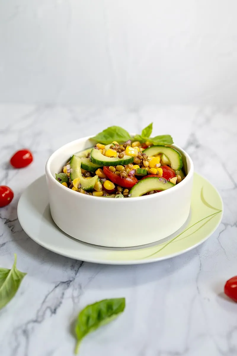 Mungbonensalade met maïs