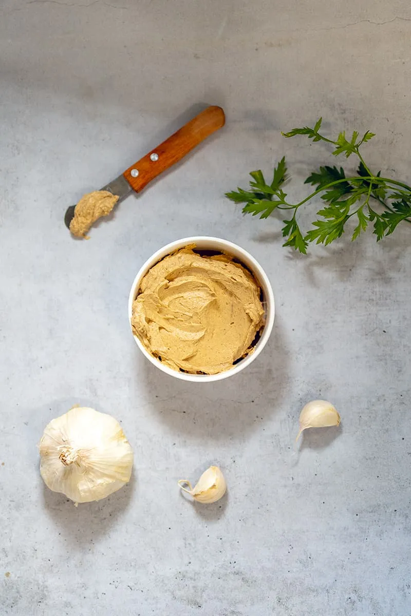 Opgeklopte miso boter