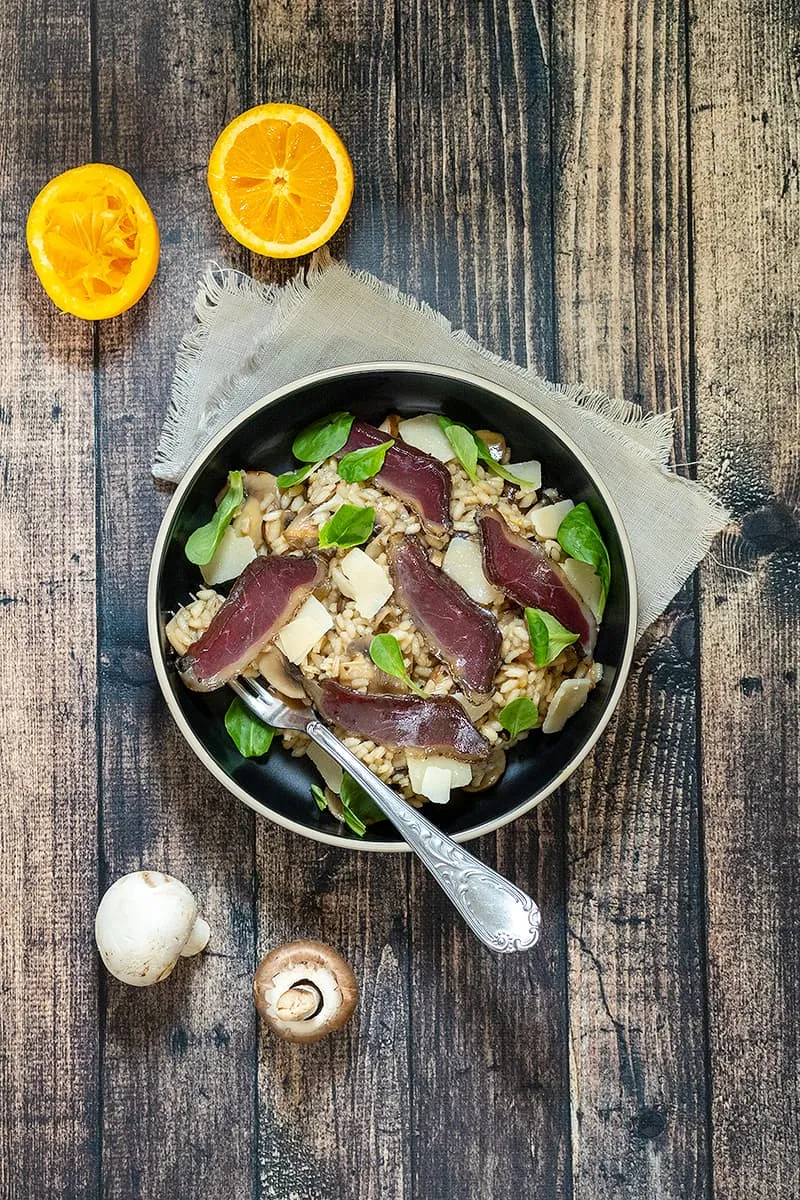 Paddenstoelenrisotto met gerookte eendenborst