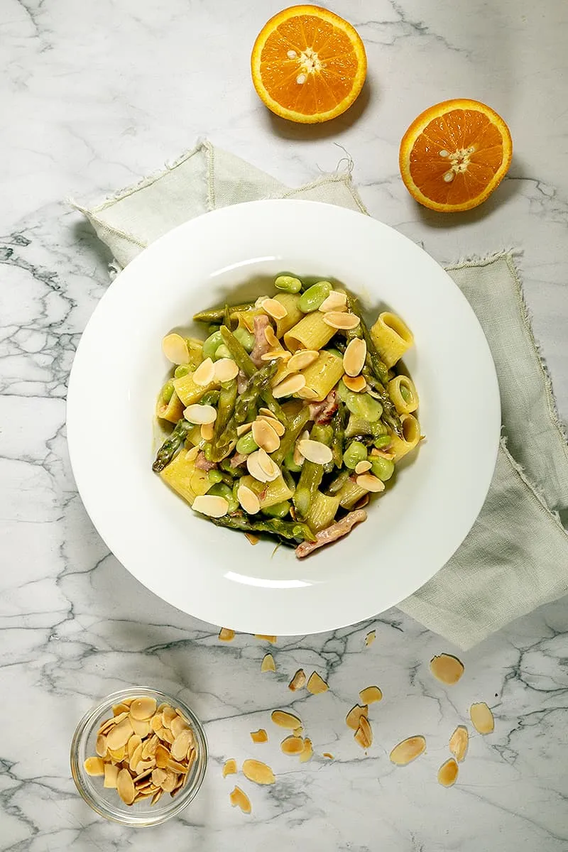 Pasta met tuinbonen en spekjes