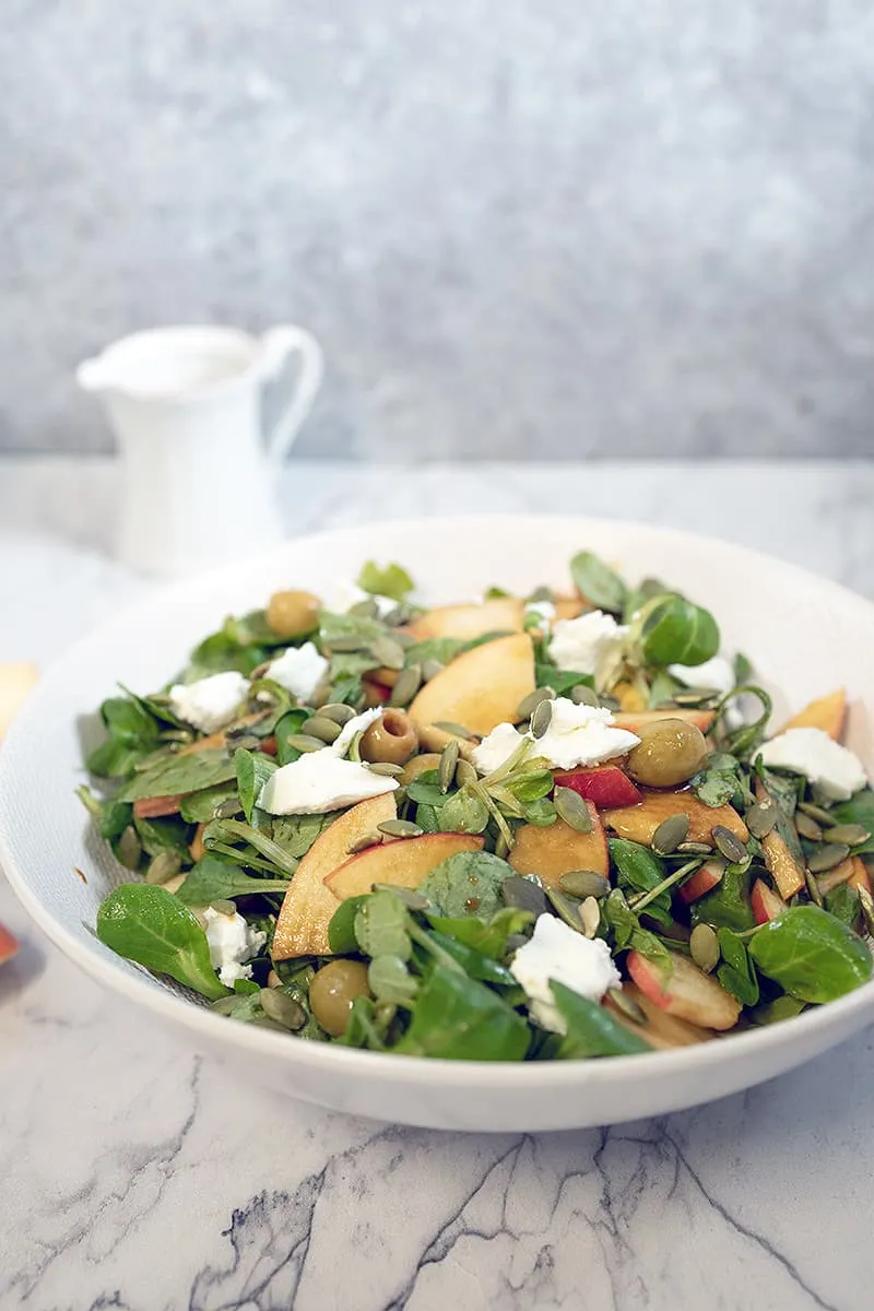 Salade met appel en geitenkaas - lekker fris en knapperig