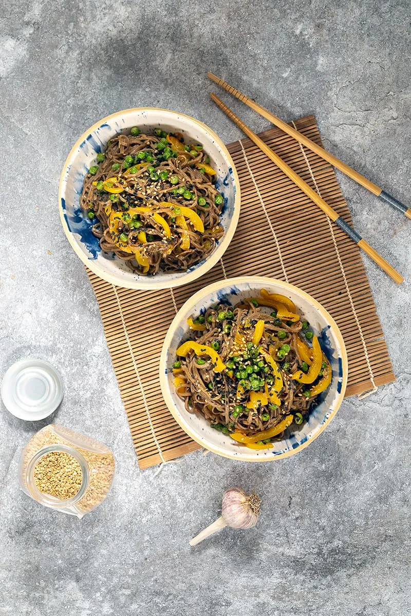 Snelle miso noedels met groenten