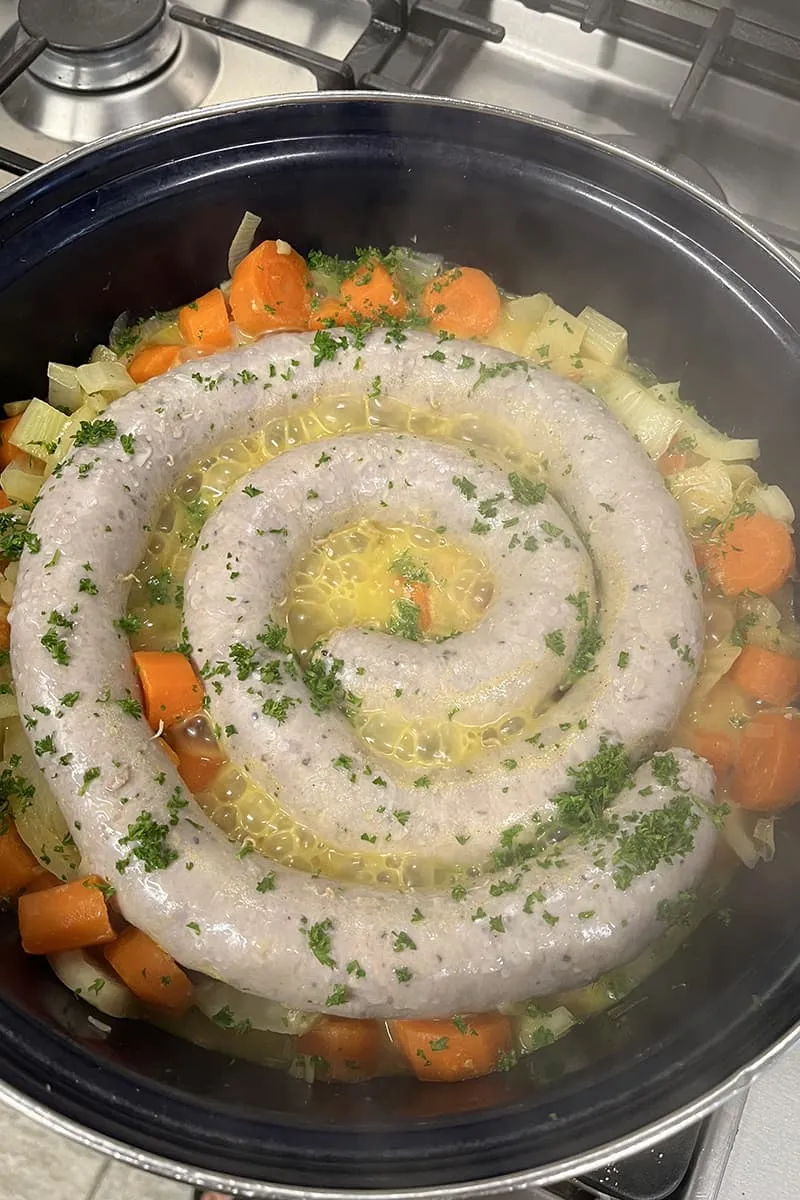 Stoofpot van worst, wortel en venkel bereiding