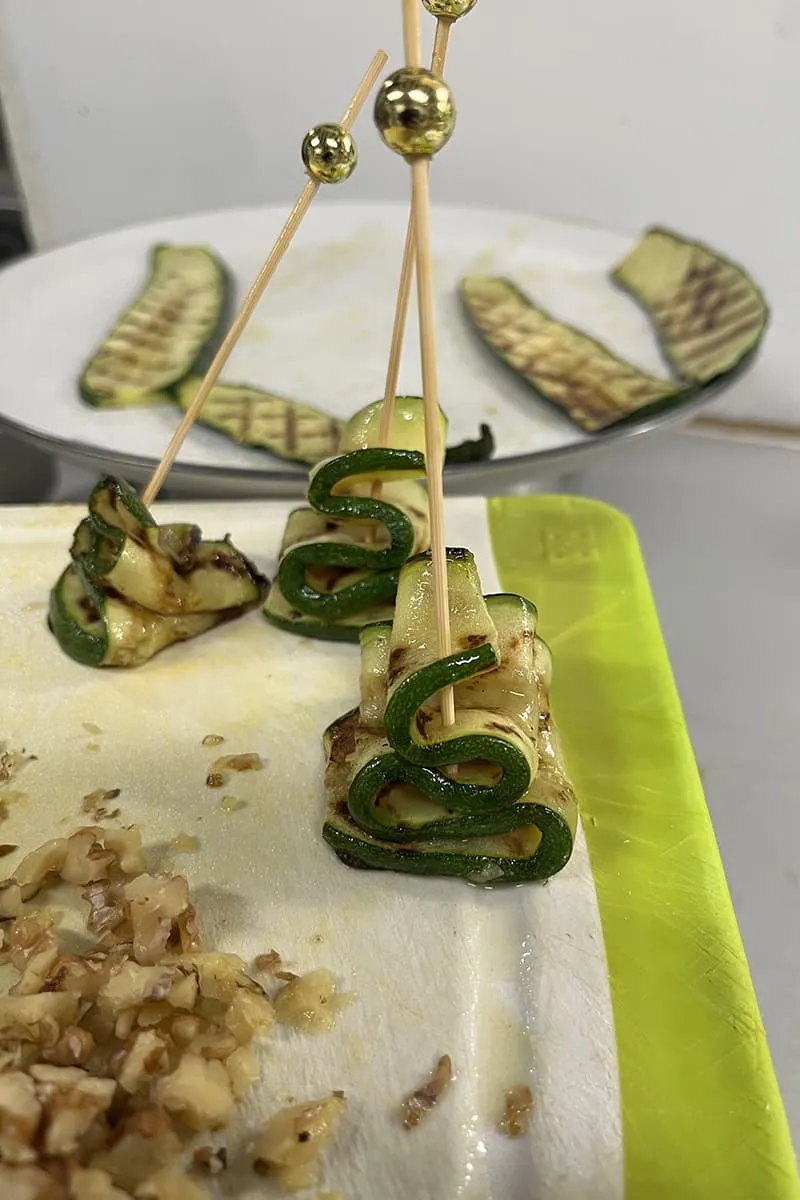 Vegetarische kerst pasteitjes met prei en geitenkaas voorbereiding - stap 4