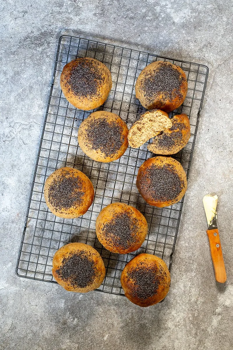 Zachte volkoren bolletjes